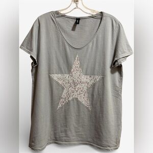 Venti 6 Gray Embellished Star Women's Tee Size Small